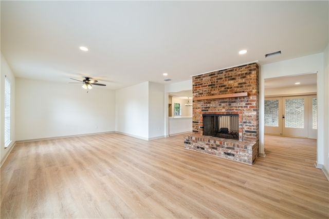 4702 Champions Dr, Corpus Christi, TX 78413