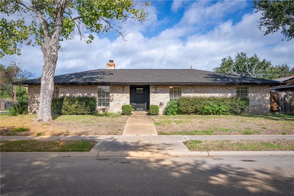 4702 Champions Dr, Corpus Christi, TX 78413