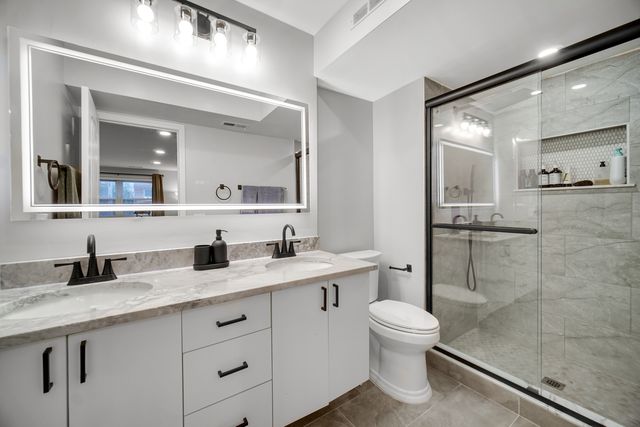 8210 ELMWOOD Street 314, Skokie, IL 60077