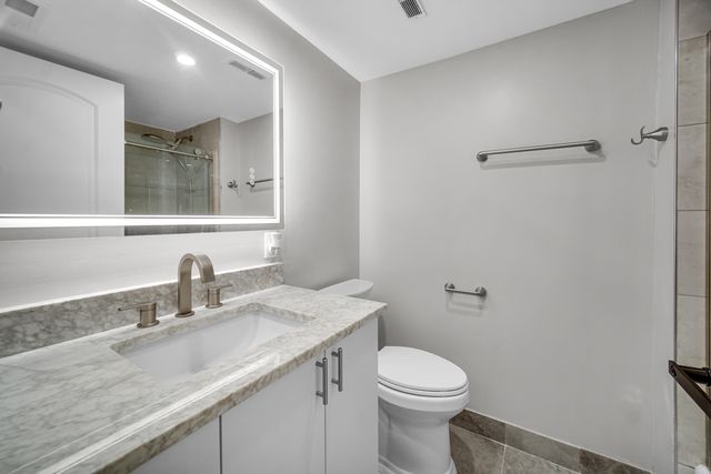 8210 ELMWOOD Street 314, Skokie, IL 60077