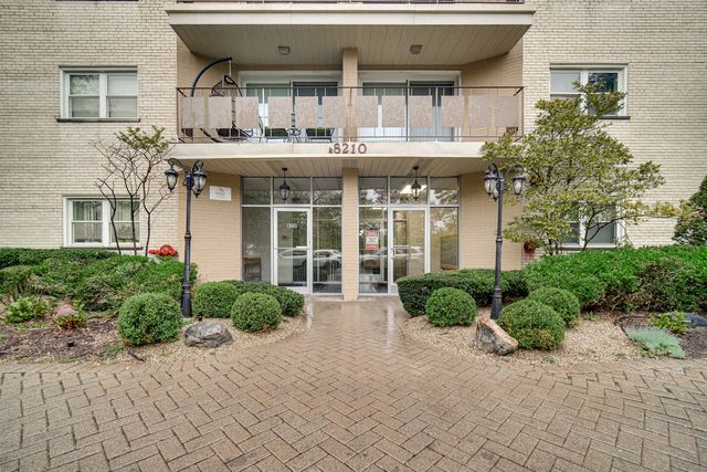 8210 ELMWOOD Street 314, Skokie, IL 60077