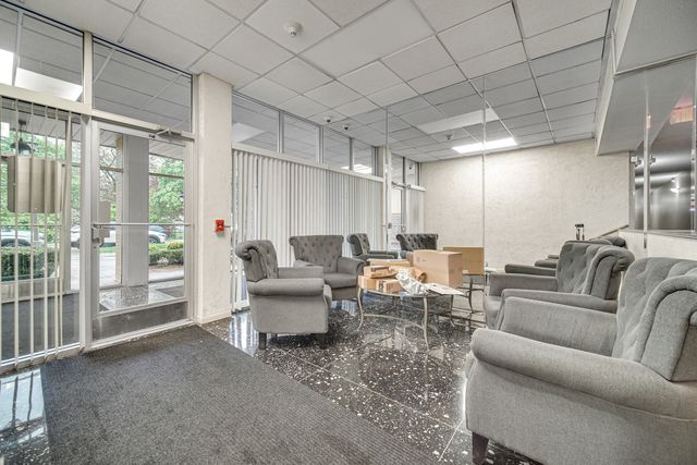 8210 ELMWOOD Street 314, Skokie, IL 60077