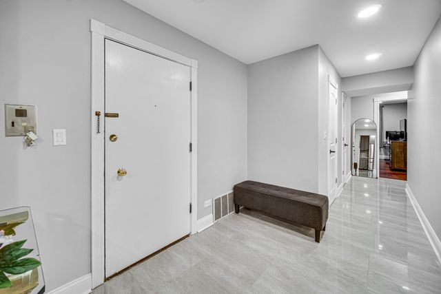 8210 ELMWOOD Street 314, Skokie, IL 60077