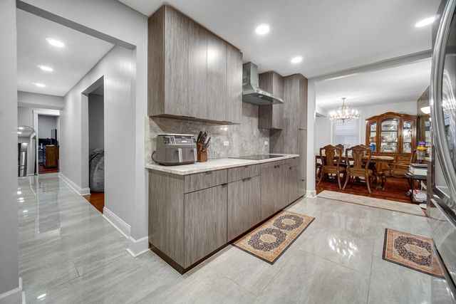 8210 ELMWOOD Street 314, Skokie, IL 60077