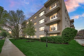 8210 ELMWOOD Street 314, Skokie, IL 60077