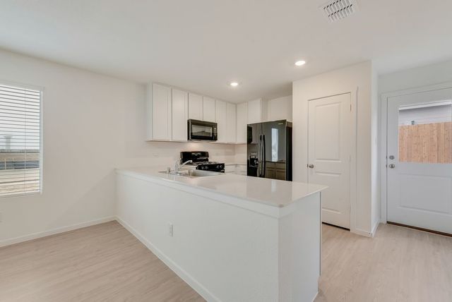 2005 Shady Oaks Drive, Ennis, TX 75119