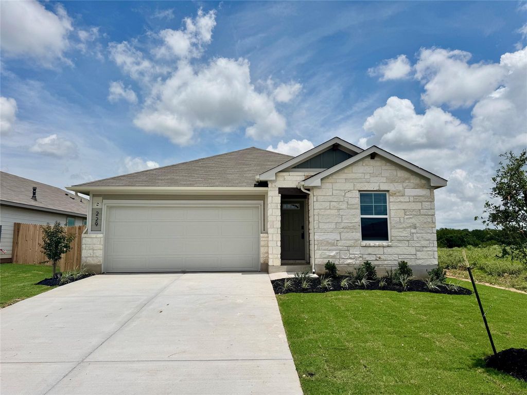 229 Red Tail Hawk LN, Cedar Creek, TX 78612
