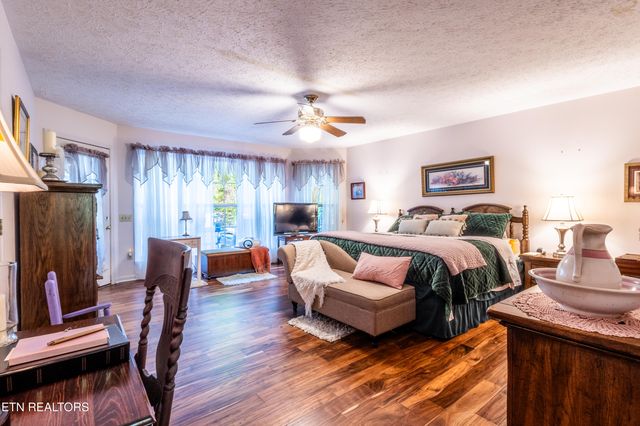 3012 Roaring Creek Way, Sevierville, TN 37862