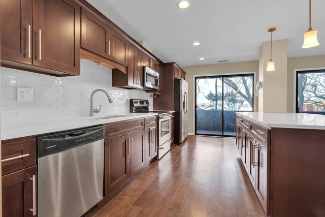 9242 Gross Point Road 310, Skokie, IL 60077