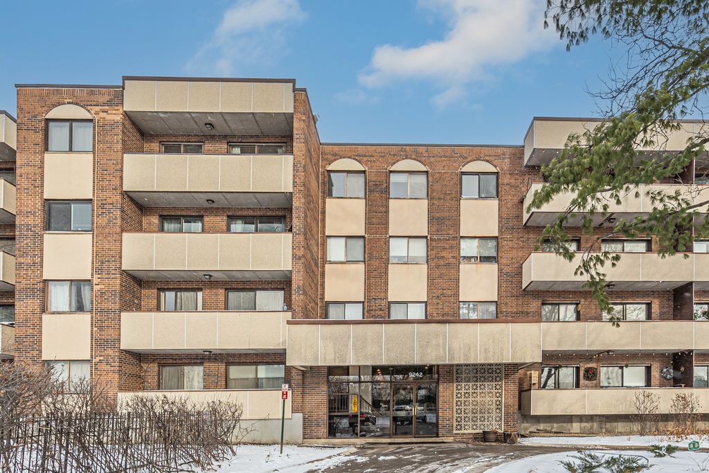 9242 Gross Point Road 310, Skokie, IL 60077