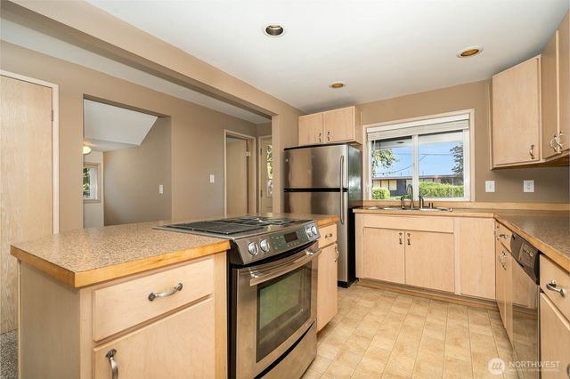 2006 42nd Avenue E, Seattle, WA 98112