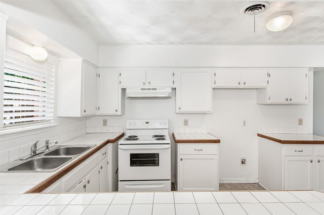 11050 Wyatt Street, Dallas, TX 75218