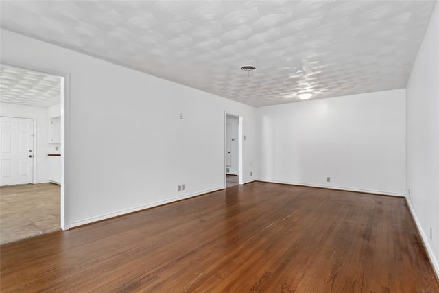 11050 Wyatt Street, Dallas, TX 75218
