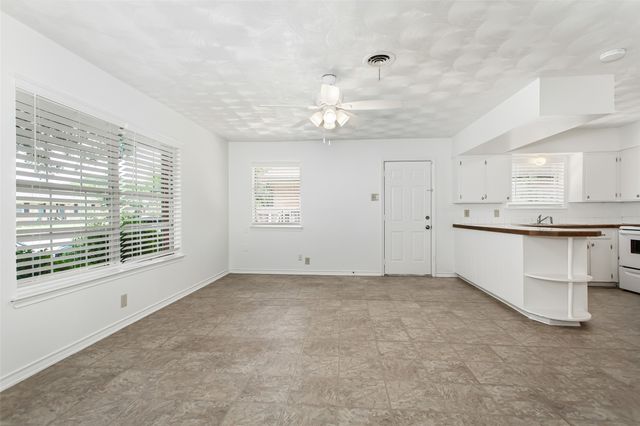 11050 Wyatt Street, Dallas, TX 75218