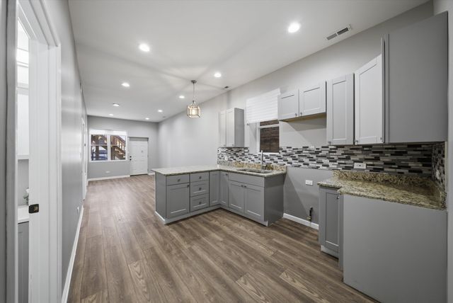 2812 S Trumbull Avenue, Chicago, IL 60623