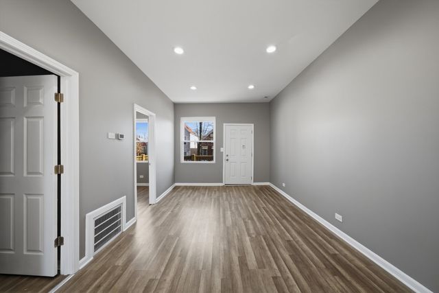 2812 S Trumbull Avenue, Chicago, IL 60623