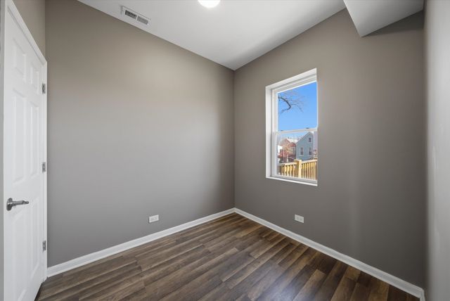 2812 S Trumbull Avenue, Chicago, IL 60623