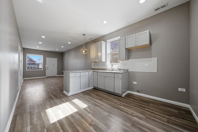 2812 S Trumbull Avenue, Chicago, IL 60623
