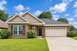 114 Brattleboro Ct, Dothan, AL 36301
