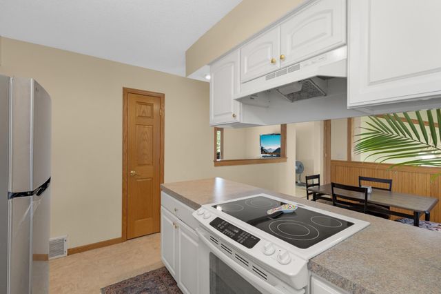 846 Jonathan Drive, Apple Valley, MN 55124