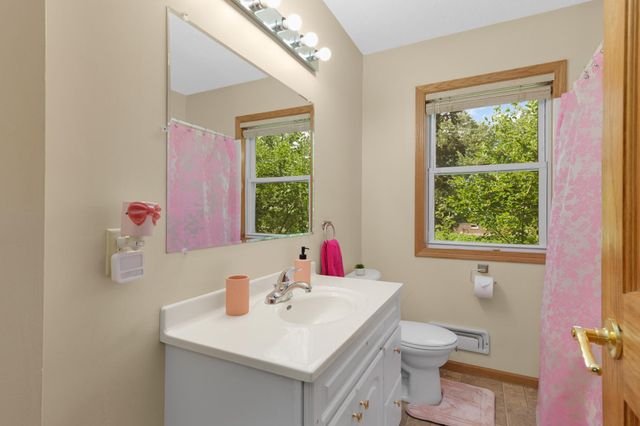 846 Jonathan Drive, Apple Valley, MN 55124
