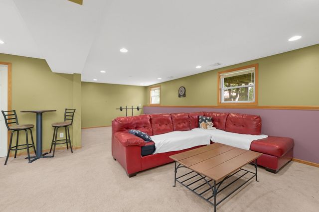 846 Jonathan Drive, Apple Valley, MN 55124