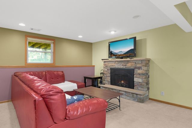 846 Jonathan Drive, Apple Valley, MN 55124