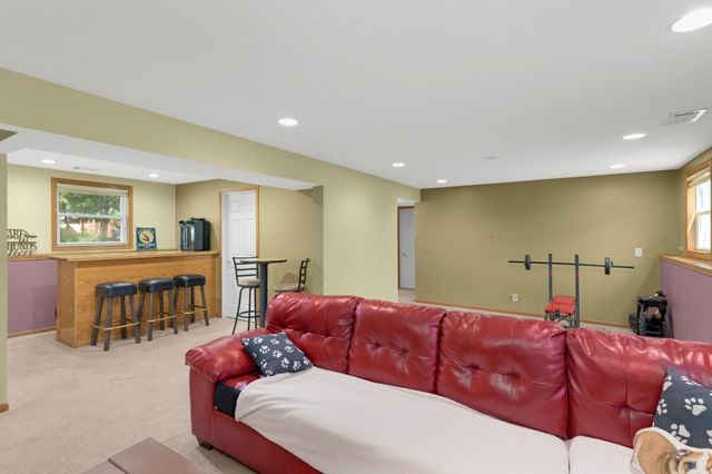 846 Jonathan Drive, Apple Valley, MN 55124