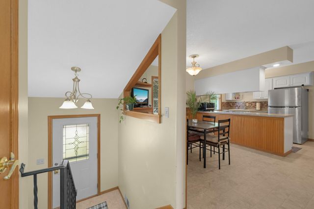 846 Jonathan Drive, Apple Valley, MN 55124