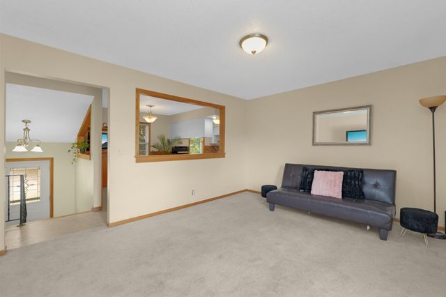 846 Jonathan Drive, Apple Valley, MN 55124