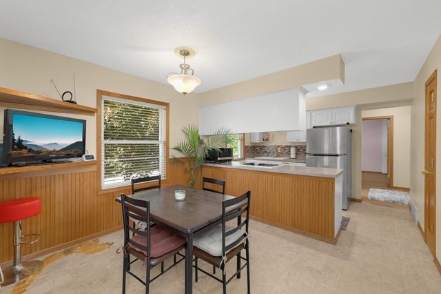 846 Jonathan Drive, Apple Valley, MN 55124
