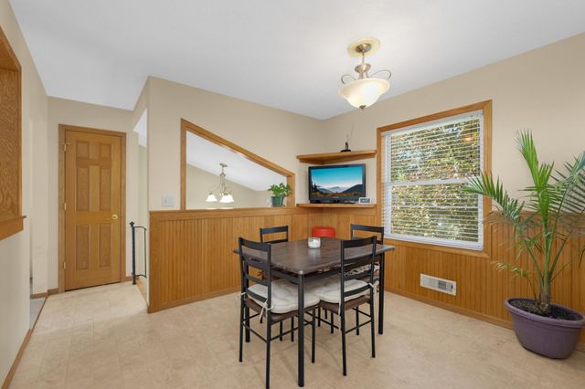 846 Jonathan Drive, Apple Valley, MN 55124