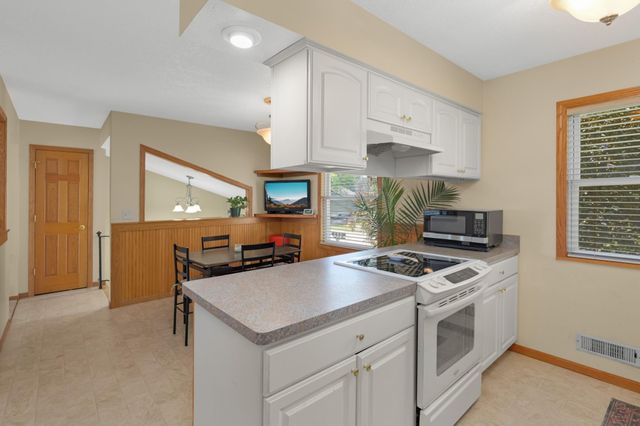 846 Jonathan Drive, Apple Valley, MN 55124