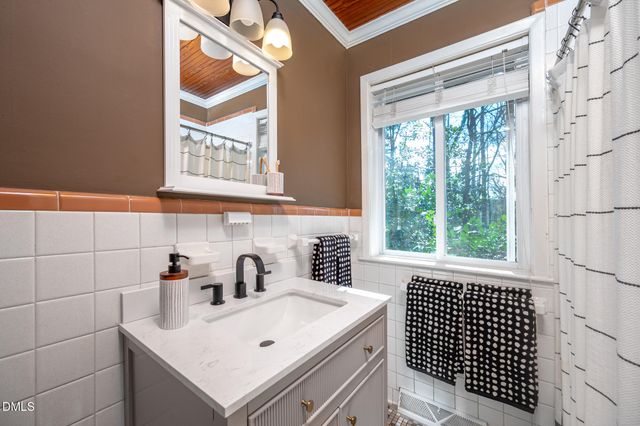 1109 Sourwood Circle, Chapel Hill, NC 27517