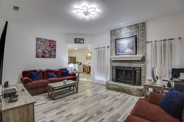 835 Shady Brook Lane, Red Oak, TX 75154