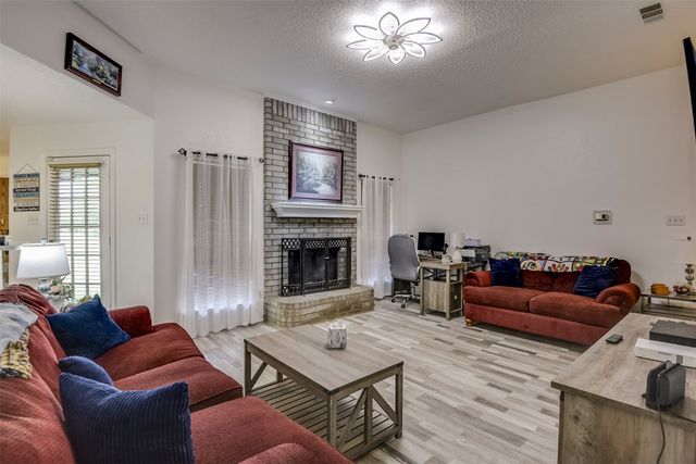 835 Shady Brook Lane, Red Oak, TX 75154