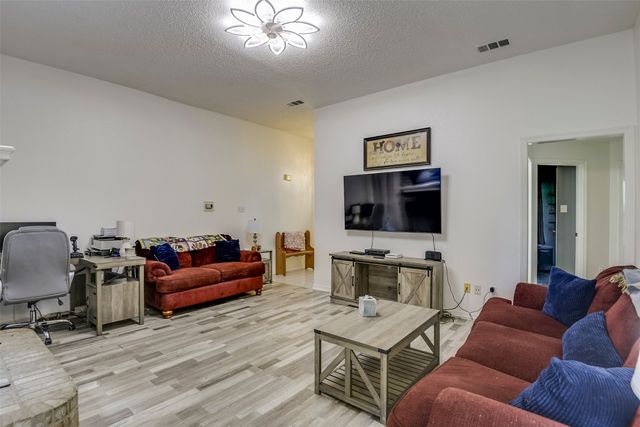 835 Shady Brook Lane, Red Oak, TX 75154