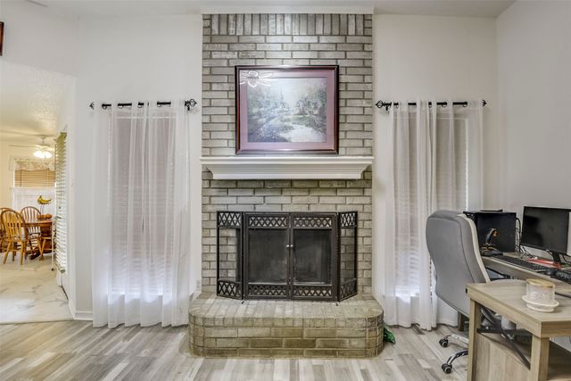 835 Shady Brook Lane, Red Oak, TX 75154