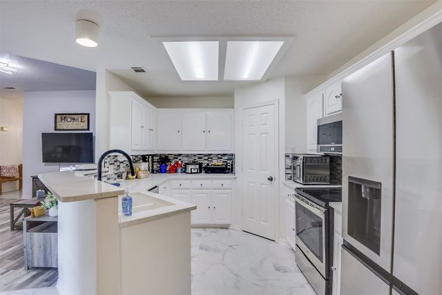 835 Shady Brook Lane, Red Oak, TX 75154