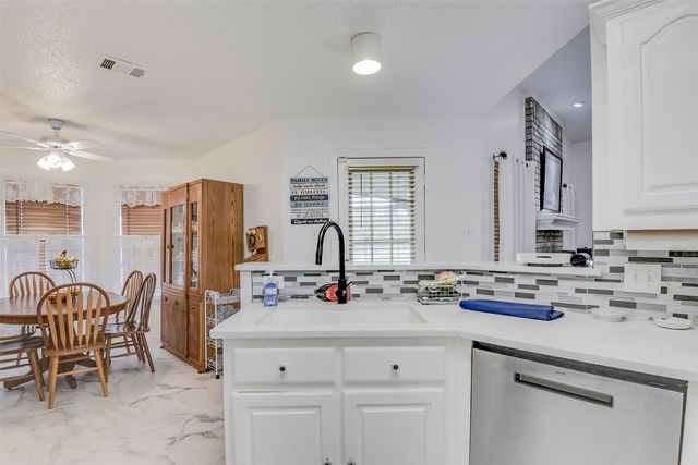 835 Shady Brook Lane, Red Oak, TX 75154