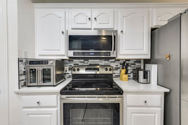 835 Shady Brook Lane, Red Oak, TX 75154