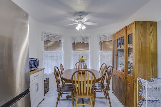 835 Shady Brook Lane, Red Oak, TX 75154