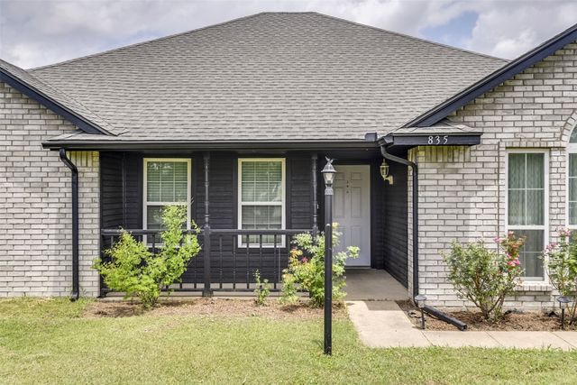 835 Shady Brook Lane, Red Oak, TX 75154