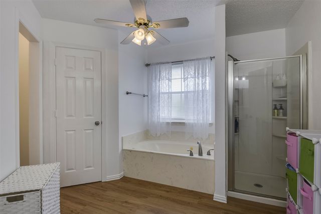 835 Shady Brook Lane, Red Oak, TX 75154