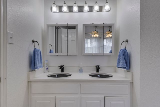 835 Shady Brook Lane, Red Oak, TX 75154