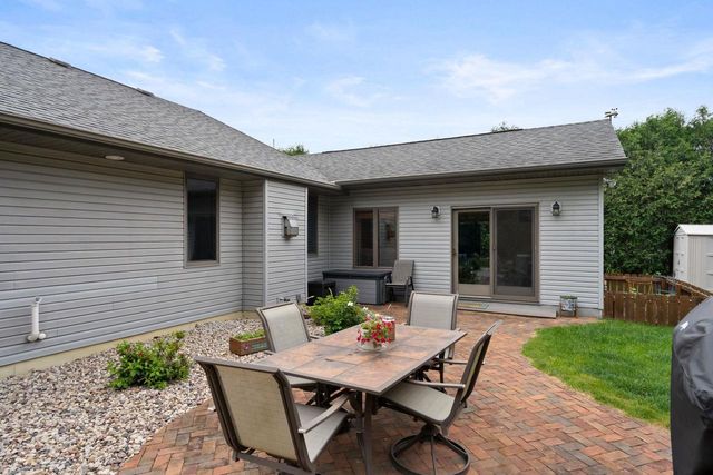 W2585 OAKBROOK COURT, Appleton, WI 54915