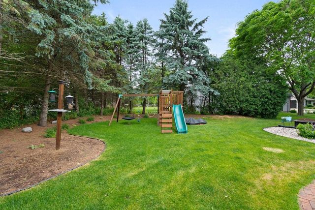 W2585 OAKBROOK COURT, Appleton, WI 54915