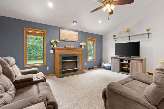 W2585 OAKBROOK COURT, Appleton, WI 54915