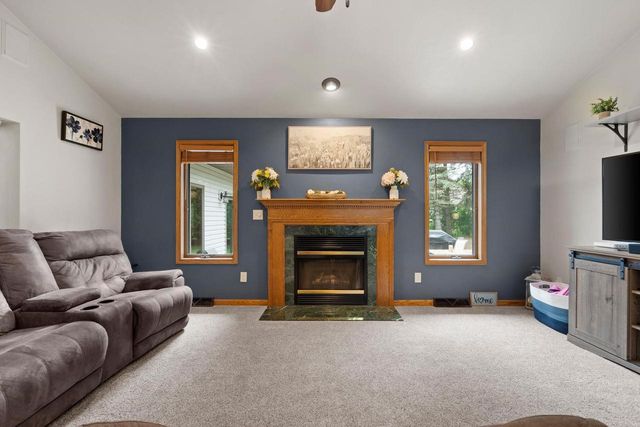 W2585 OAKBROOK COURT, Appleton, WI 54915