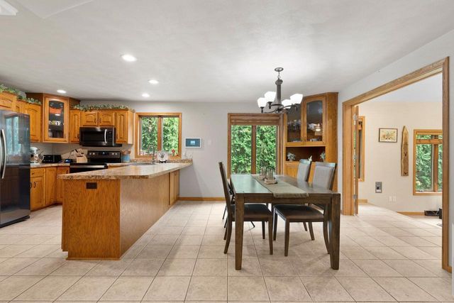 W2585 OAKBROOK COURT, Appleton, WI 54915